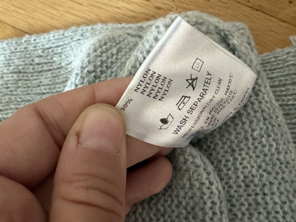 Pullover & Sweatshirts: Pull Easy Clothes gris avec inscription Babe, neuf – Neu und originalverpackt aus Martigny von O96 3