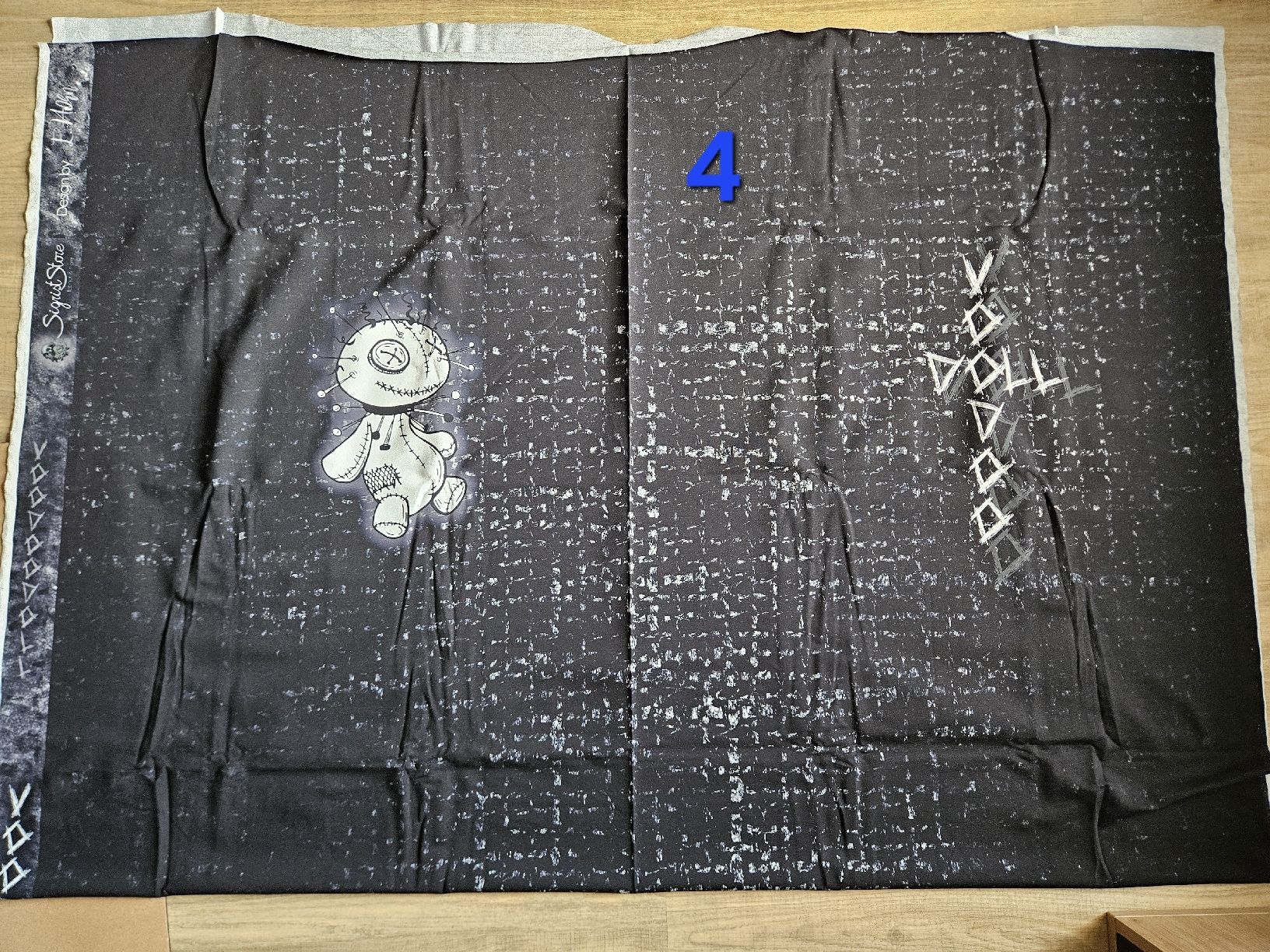 Tessuti: Stoffpanel Voodoo-Puppe – Nuovo (secondo la descrizione) da Schinznach Bad venduto da cynthia7