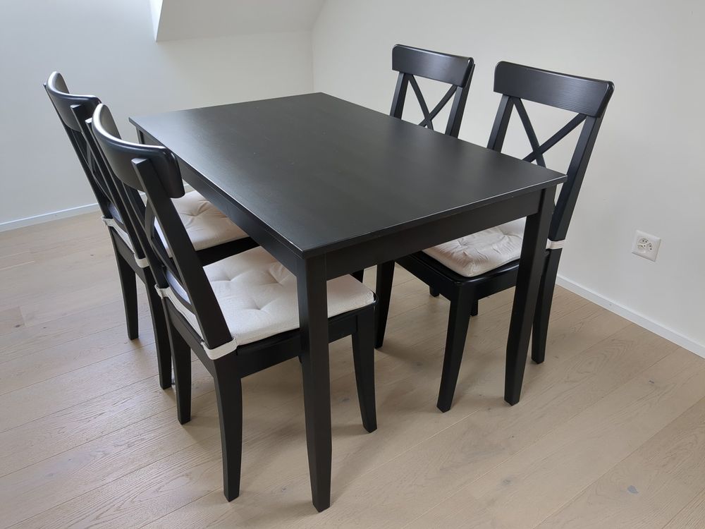 Schwarzer Esstisch mit 4 schwarzen Stühlen (IKEA) Kaufen auf Ricardo