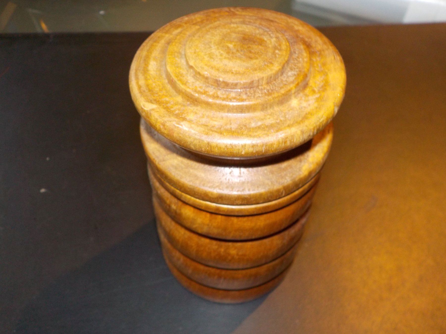 Tutte le decorazioni: antike runde Holzdose (3) – Usato da Muri b. Bern venduto da Ricardodecor
