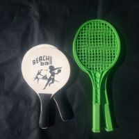 2x Beachball und 2x Tennisschläger
