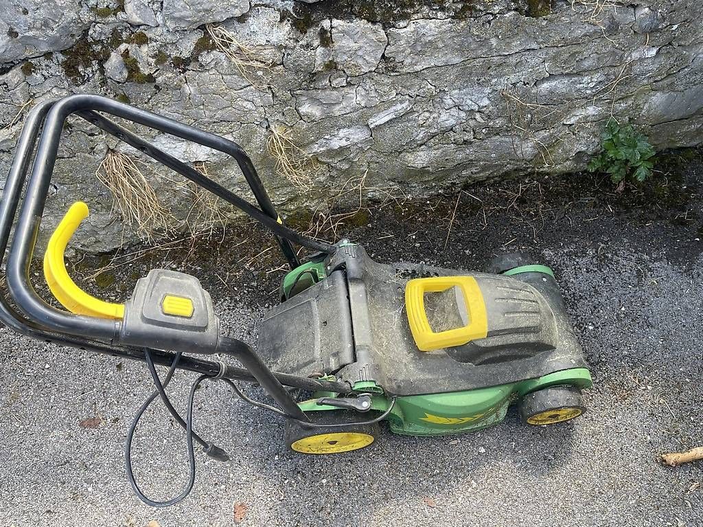 Rasenmäher: Tondeuse électrique à fil – Gebraucht aus Saules BE von XAV-perso