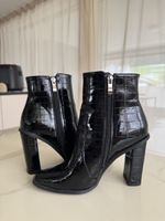 Schwarze Stiefeletten mit Kroko-Optik - Grösse 37