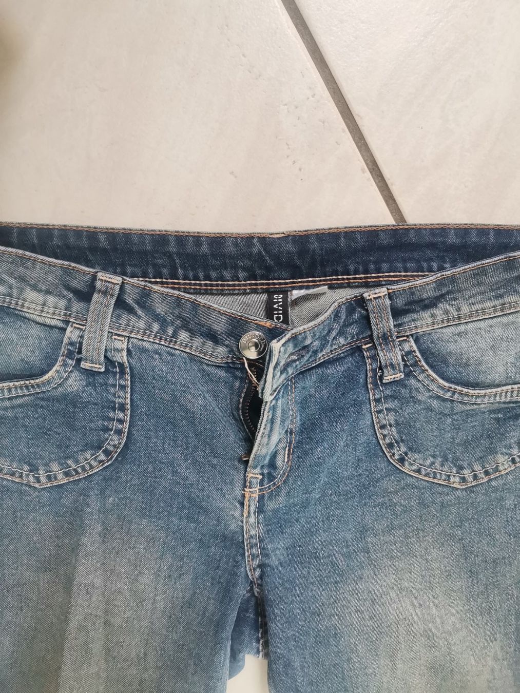 H&M Jeans: H & M Jeans EUR 42 US 10 – Usato da Therwil venduto da JeannysTrendStyle 1