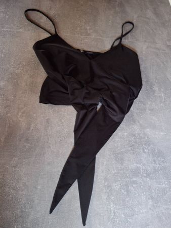 Haut - top noir court taille S marque Zara