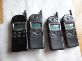 4 STK ANTIK PHILIPS HANDY-OHNE CHARGER.NICHT TESTED.NO WORK