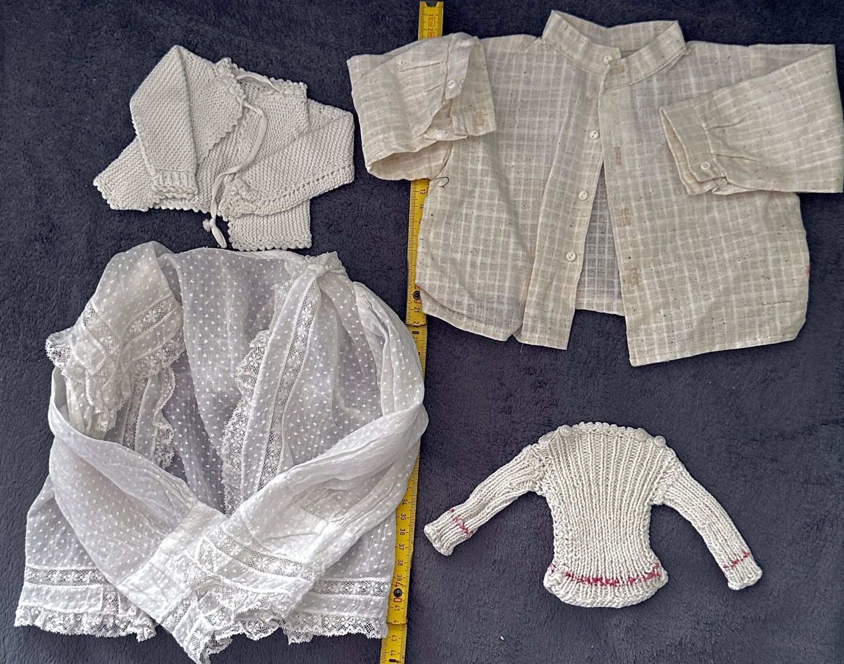 Bambole: Puppenkleider Obreteile 4 Teile – Usato da Basel venduto da Bingis