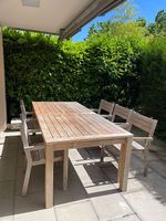 Teak Gartentisch mit 4 Stühlen & massgefertigten Kissen