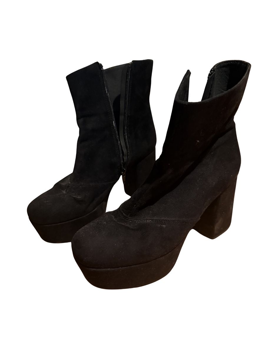 Bottes de soin: Black Suede Platform Ankle Boots, Size 39 - Autumn Chic – D'occasion à Wädenswil par mon_b88m