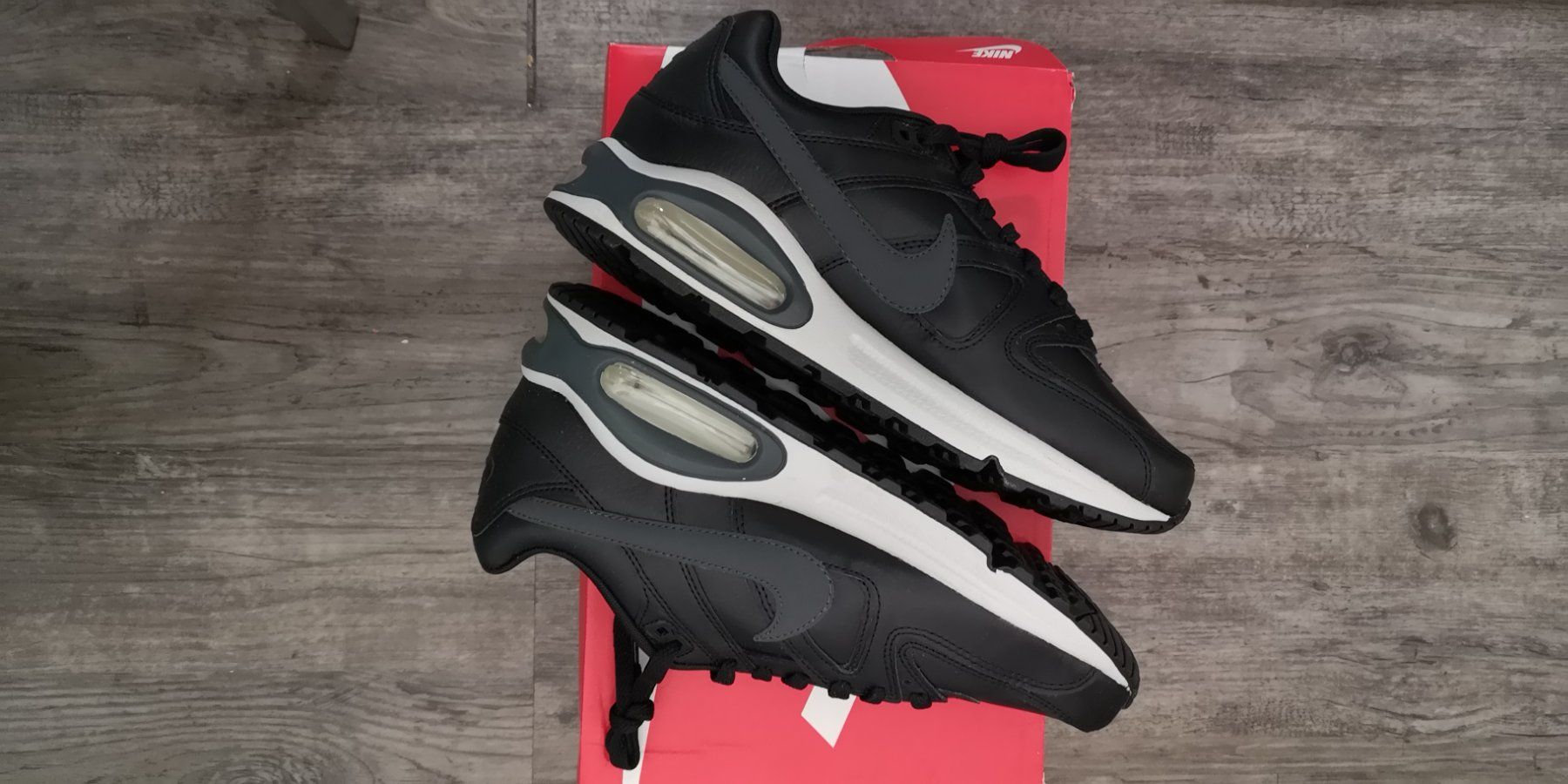 Nike Scarpe da donna: Nike Air Max Command Leather, Sneakers Grösse 41, Neu! – Nuovo e nell'imballaggio originale da Thun venduto da ondas 3