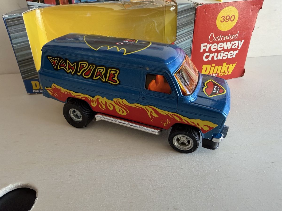 Dinky Toys Modellini d'auto: Dinky 390 Customised Freeway Cruiser Vampire van – Usato da Evionnaz venduto da eriba430 3