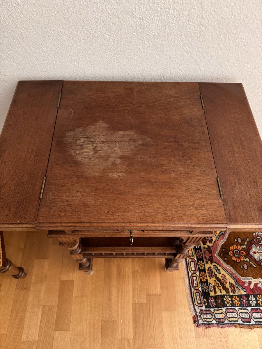Cassettiere: Vintage Beistelltisch mit Schublade – Usato da Zürich venduto da Goliat21 1