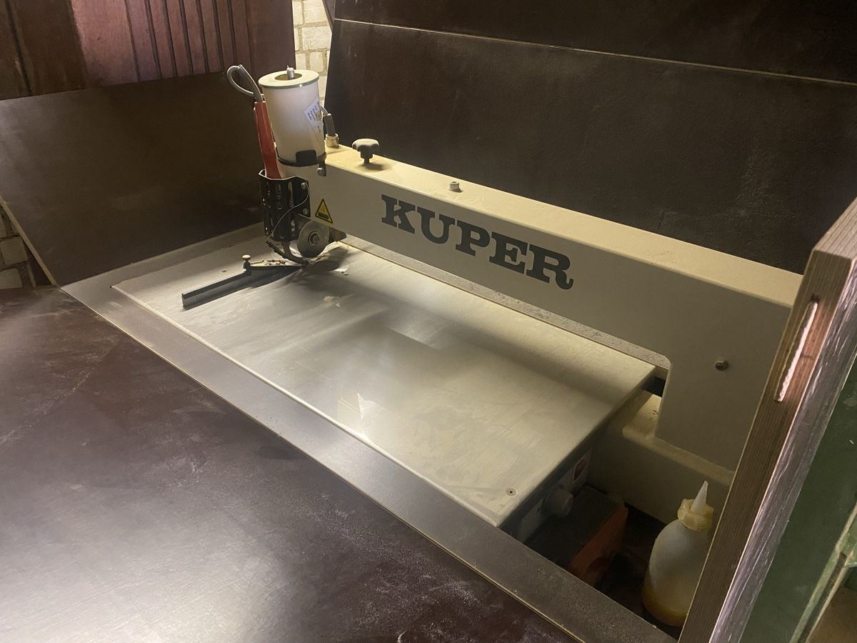 Toutes les machines: Furnier Nähmaschine – Défectueux à Basel par MoebelSackmann 1