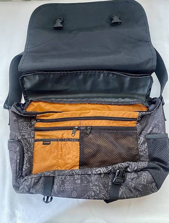 Dakine Borse: Dakine Umhängetasche, unbenutzt – Nuovo (secondo la descrizione) da Reinach BL venduto da mar_9yy7 1