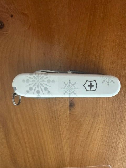 Victorinox Couteaux de poche: Explorer White Christmas Special Edition 2017 – Neuf avec emballage d'origine à Pringy par Toyotafj 3