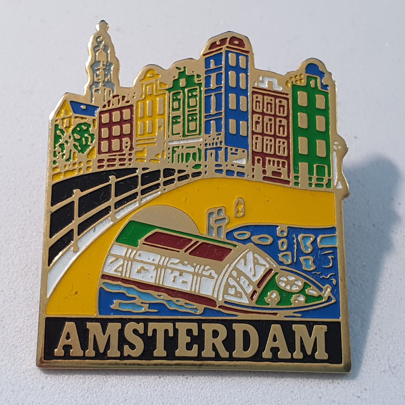 Placchette & Badge: Z592 - Pin AMSTERDAM – Usato da Reinach BL venduto da Boston-Verkauf