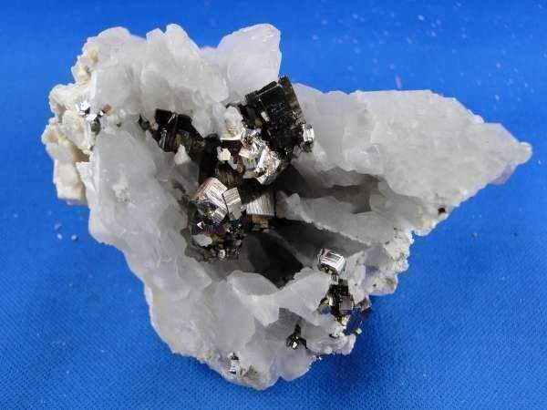 Mineralien & Heilsteine: Pyrit auf Calcit (UV-Pink) – Gebraucht aus Schinznach Bad von Demerald 4