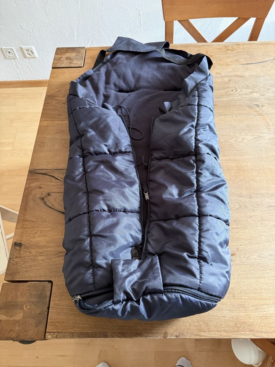 Sacchi a pelo: Baby Footmuff dark blue used condition – Usato da Höri venduto da Daniel.1992