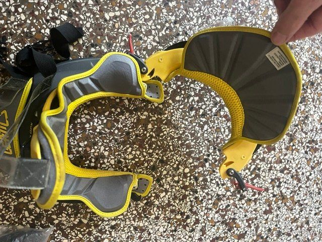 Leatt Protezioni & Imbottiture: Neck Brace Leatt Moto GPX – Usato da basel venduto da Halloliun 4