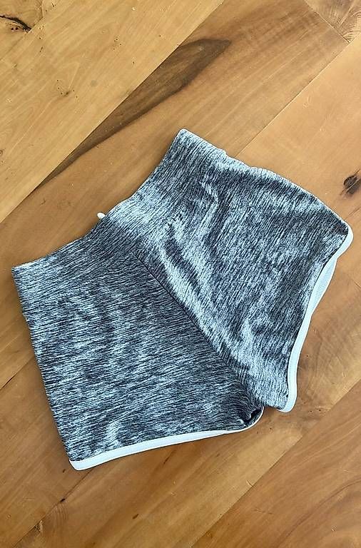 Pantaloni: Mädchenshorts / Shorts Gr 122/128 – Usato da Dietlikon venduto da Pmt_zh 1