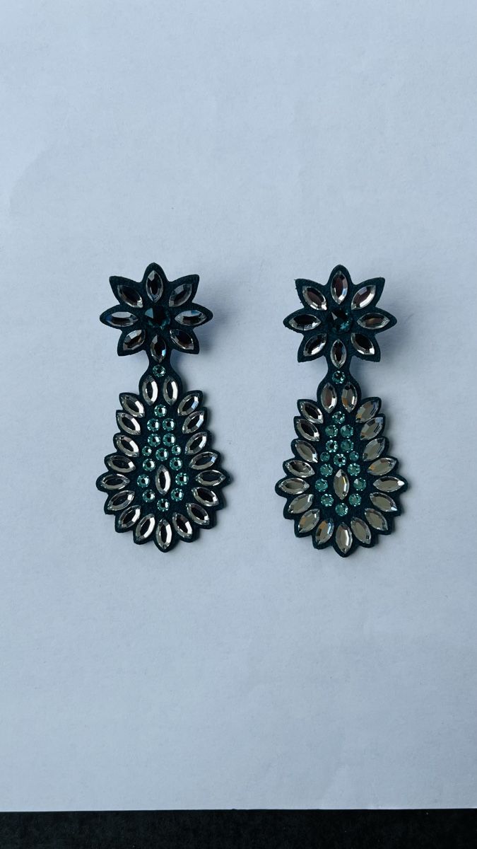 Ohrringe & -stecker: Boucles d'oreilles vertes strass élégante – Gebraucht aus Lausanne von Global.P 1