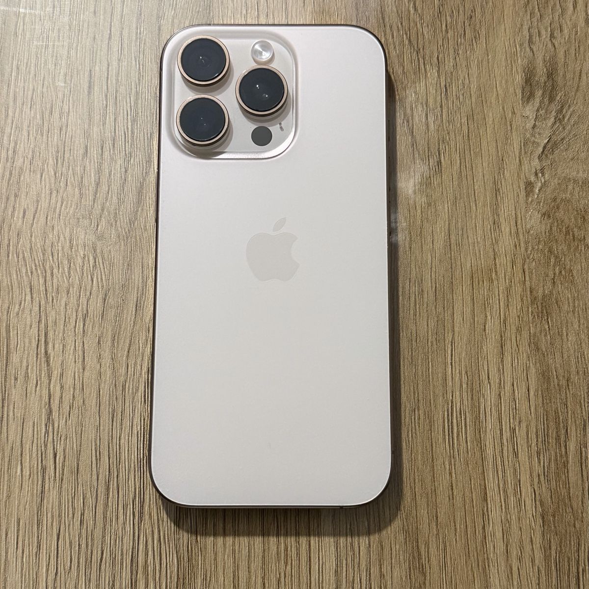 Apple Portables: IPhone 16 Pro, Gold – D'occasion à Crissier par Momo0202 3