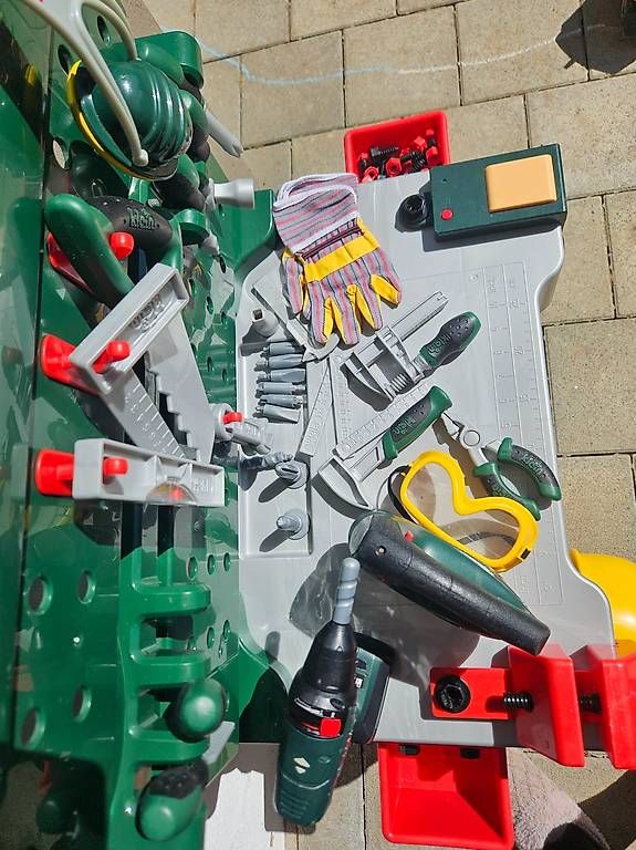 Spielzeuge: Theo Klein Bosch Werkbank – Gebraucht aus Römerswil LU von Helfenstein6027 1