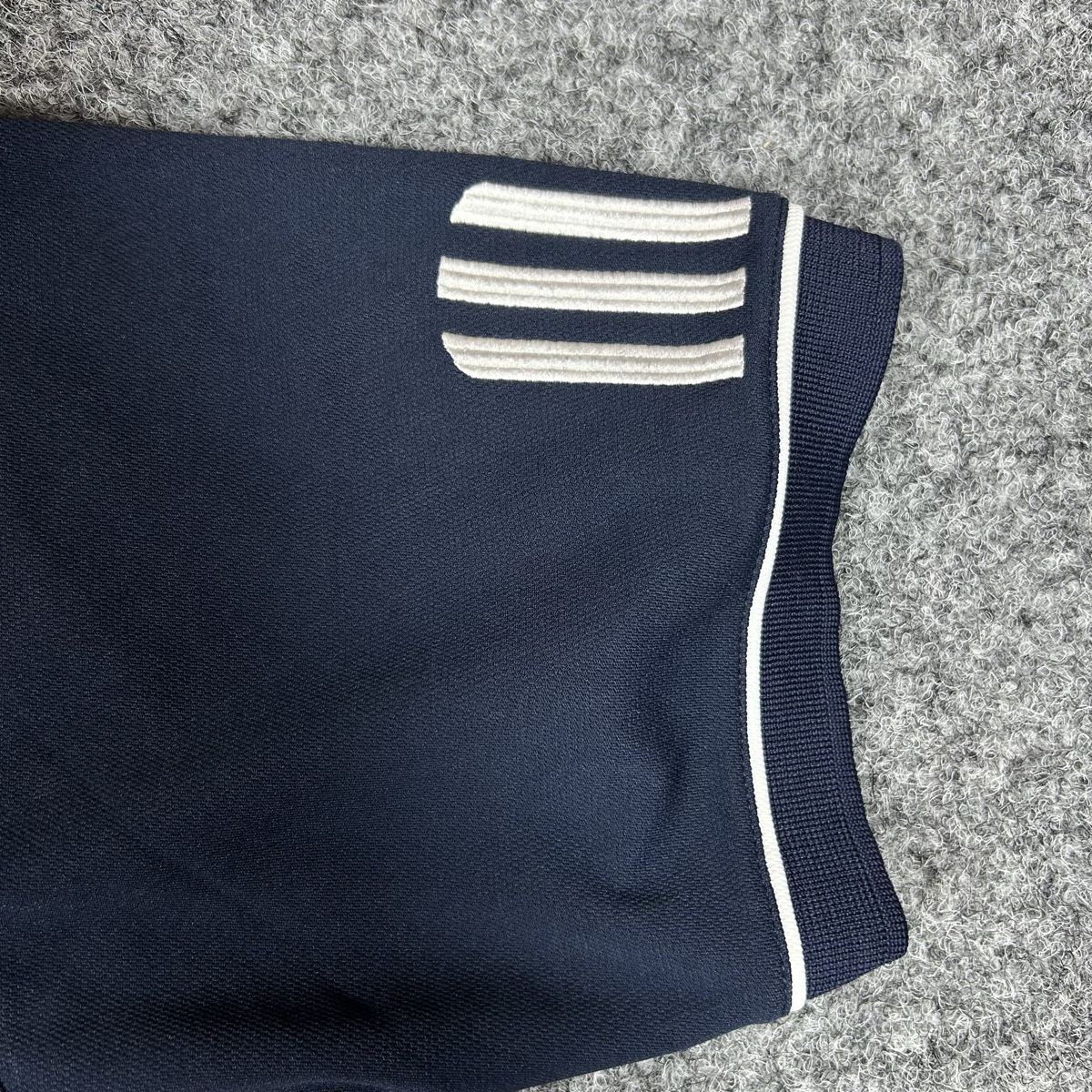 Adidas Magliette Polo: 2000s polo Adidas  – Nuovo (secondo la descrizione) da La Sagne NE venduto da Matlasape 2