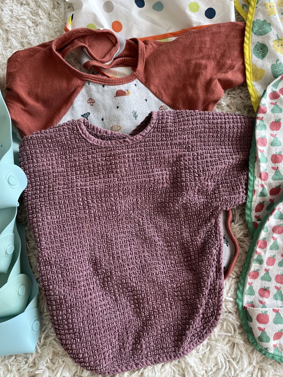 Lotti di vestiti: Baby bibs and smocks set assorted brands and sizes – Usato da Sargans venduto da dotdoom 2