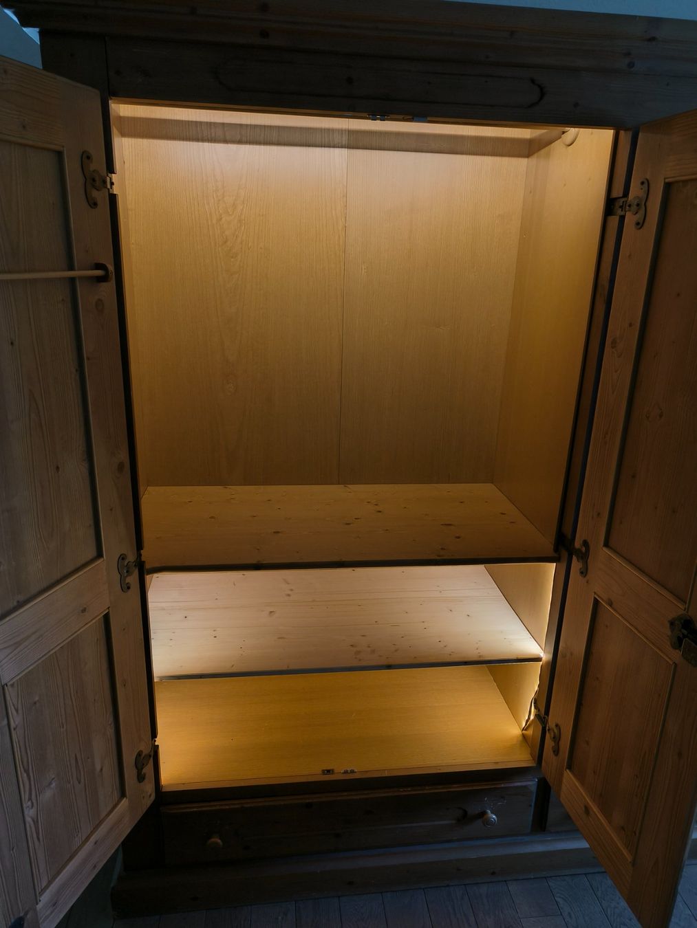 Schränke: 6 türiger Kleiderschrank – Gebraucht aus Wald ZH von StefanBayer 2
