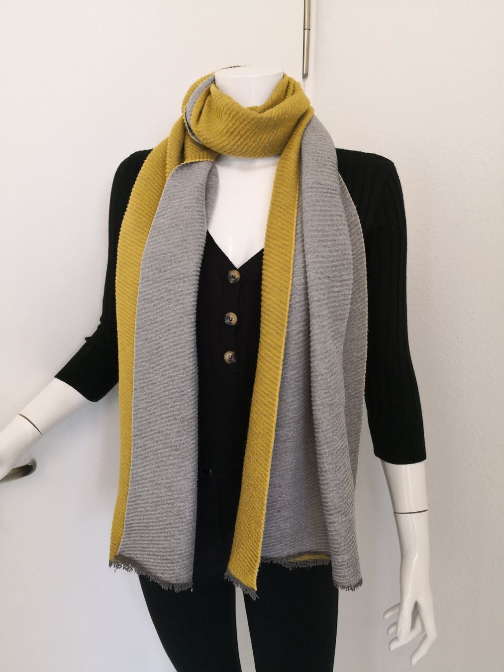 Foulard & Sciarpe: 🤩SCHAL GELB-GRAU DOUBLE-FACE – Usato da Olten venduto da Naja-Twins-Twins 4
