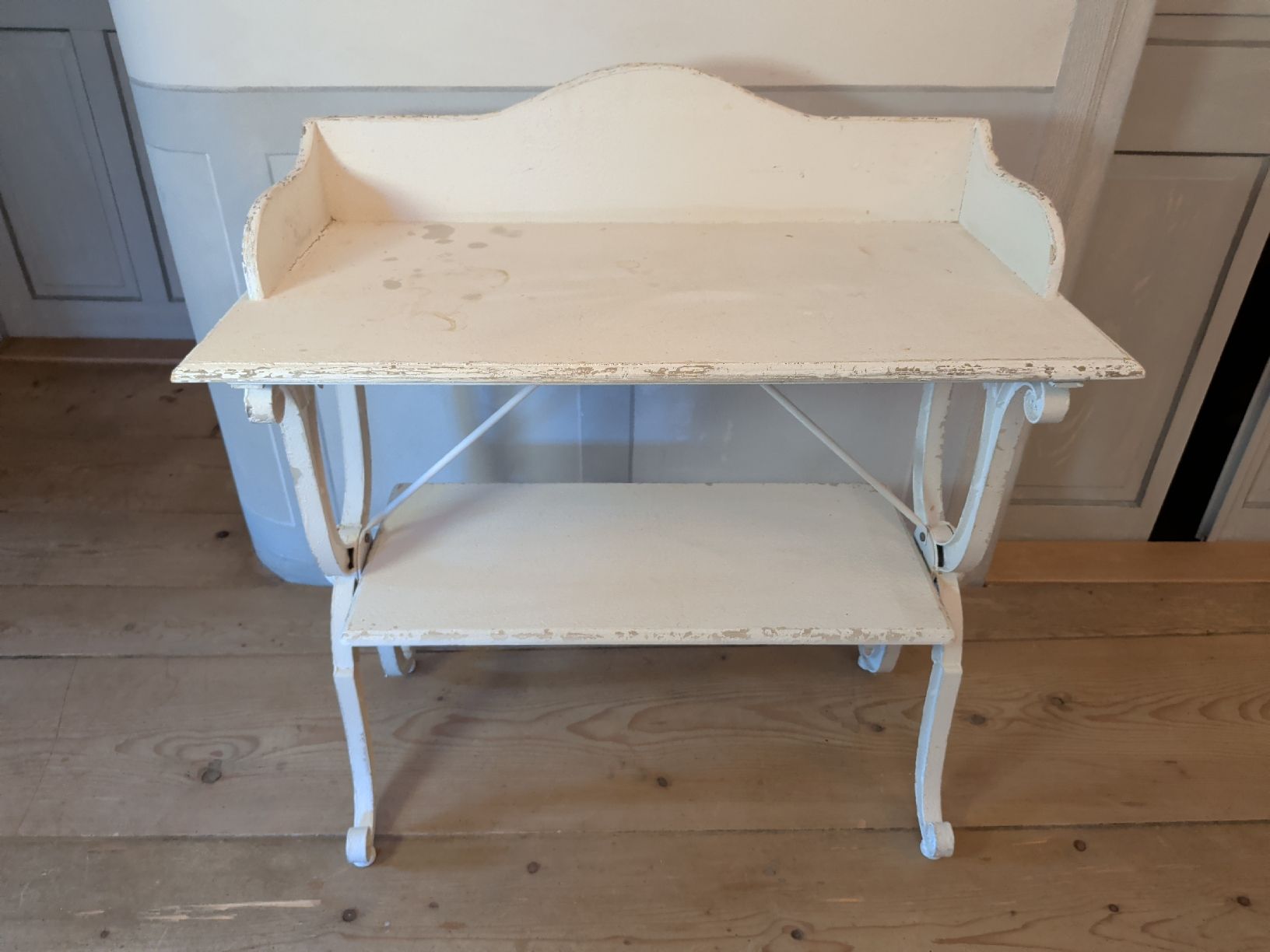 Tische: Shabby Chic Pflanztisch für drinnen oder draussen  – Gebraucht aus Dietfurt von Subforce1853