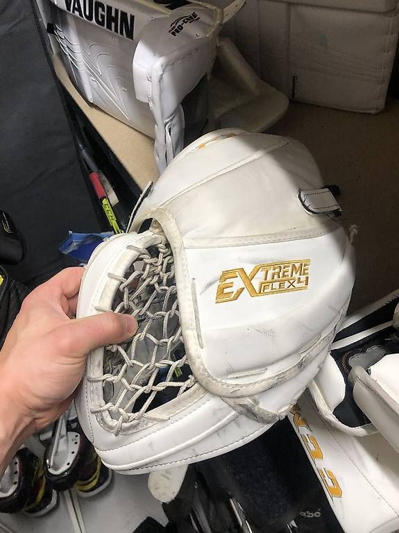 Ccm Guanti & manicotti: CCM Eflex 4 Custom Fängerset Goalie – Usato da Steinhausen venduto da HockeyStickGear 1