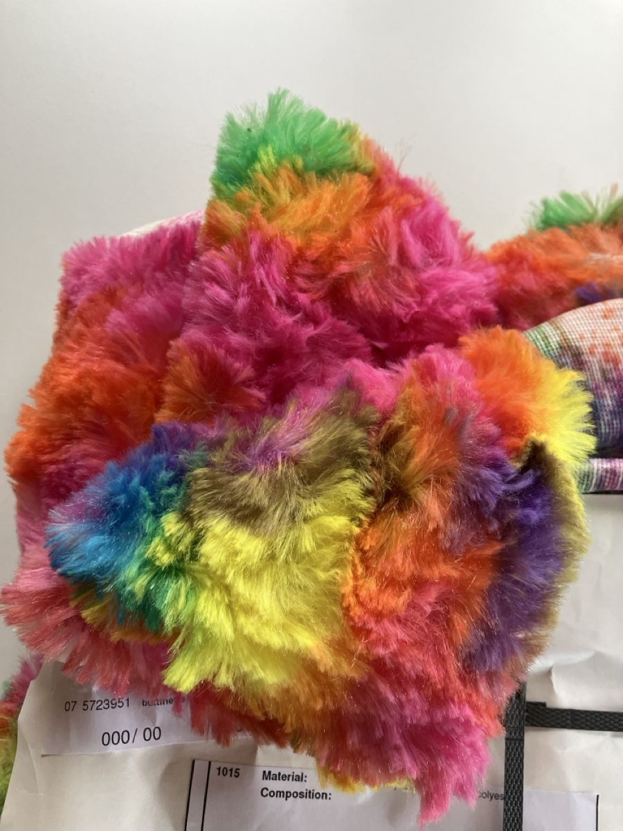 Tessuti: Plüschstoff Rainbow bunt 100 Prozent Polyester 1 Meter – Usato da Weissbad venduto da Praxedis_P51