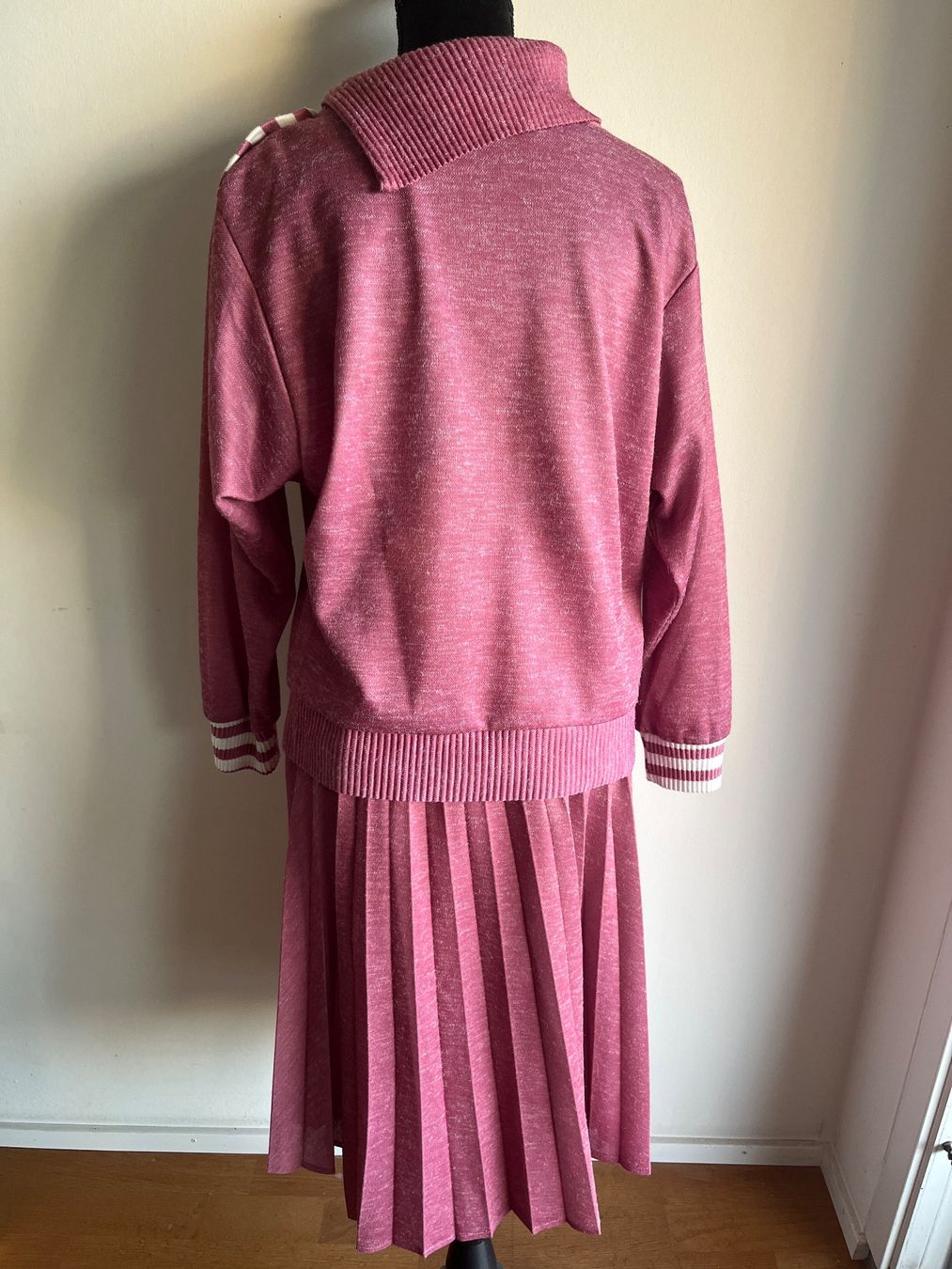Vestiti: Schickes Strickkleid mit Plissee, Grösse 44, 2-teilig – Usato da Luzern venduto da Jiggy_8898 3