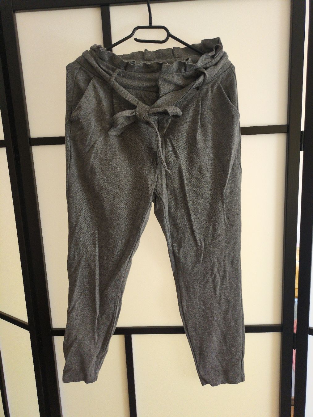 Only Pantaloni: Damen Hose ONLY grau Grösse S – Usato da Worb venduto da aba_t8l5