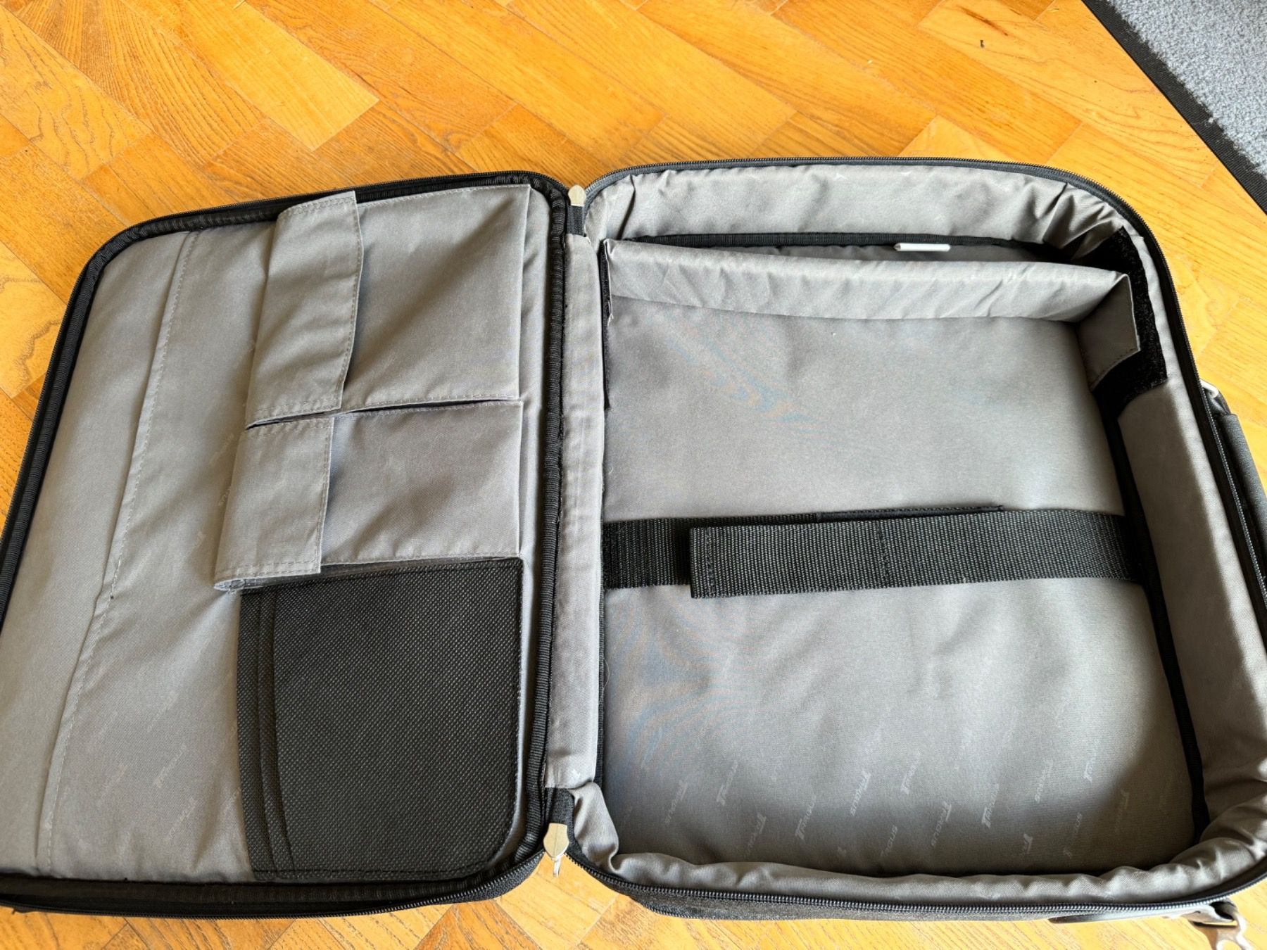 Targus Borse: Laptop Notebook Tasche Targus schwarz – Nuovo (secondo la descrizione) da Wettswil bei Zürich venduto da Trubarus 1