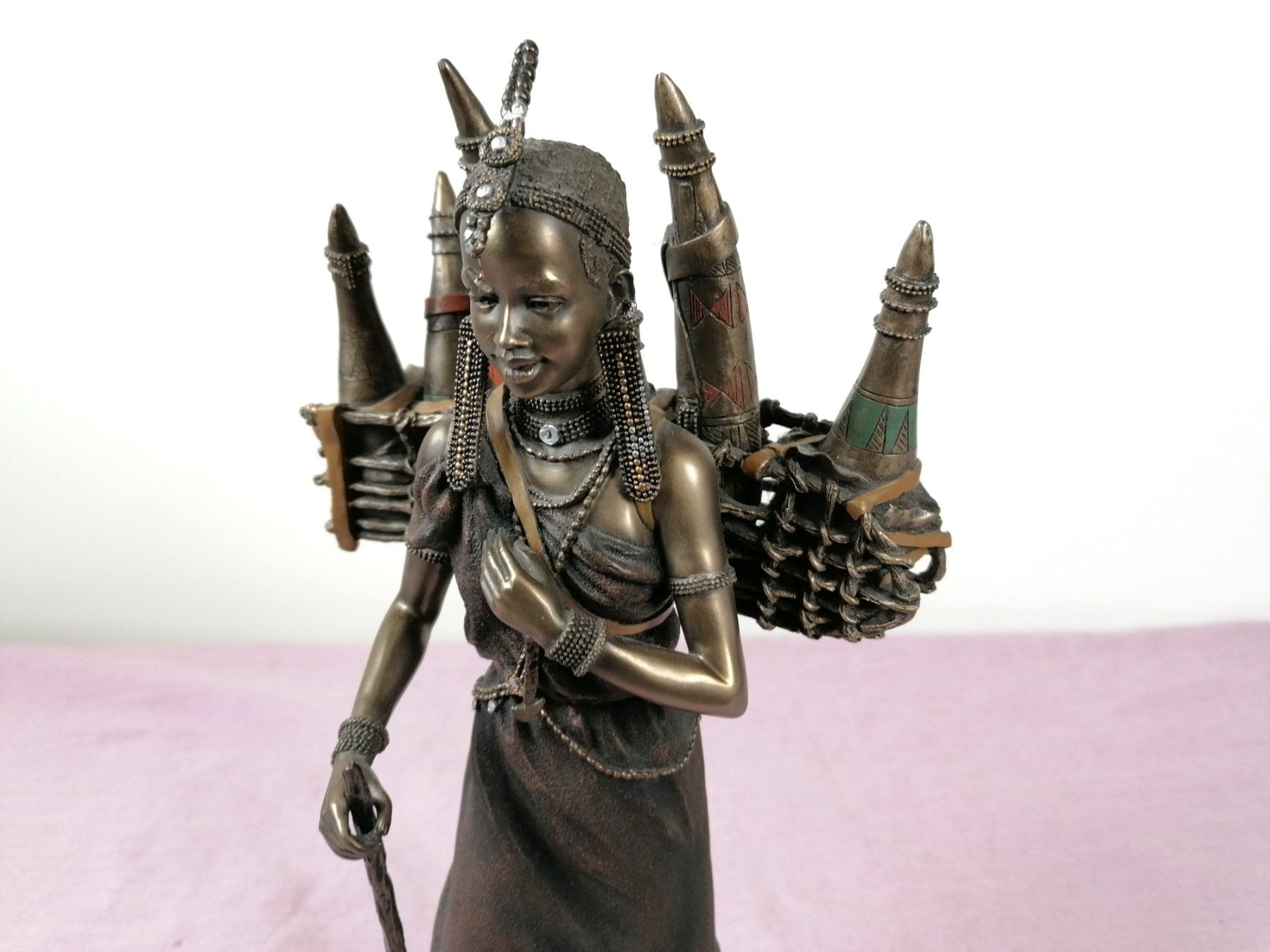 Statuette: Bronzefigur Maasai Wahrsagerin – Usato da Köniz venduto da Brockenreich 1