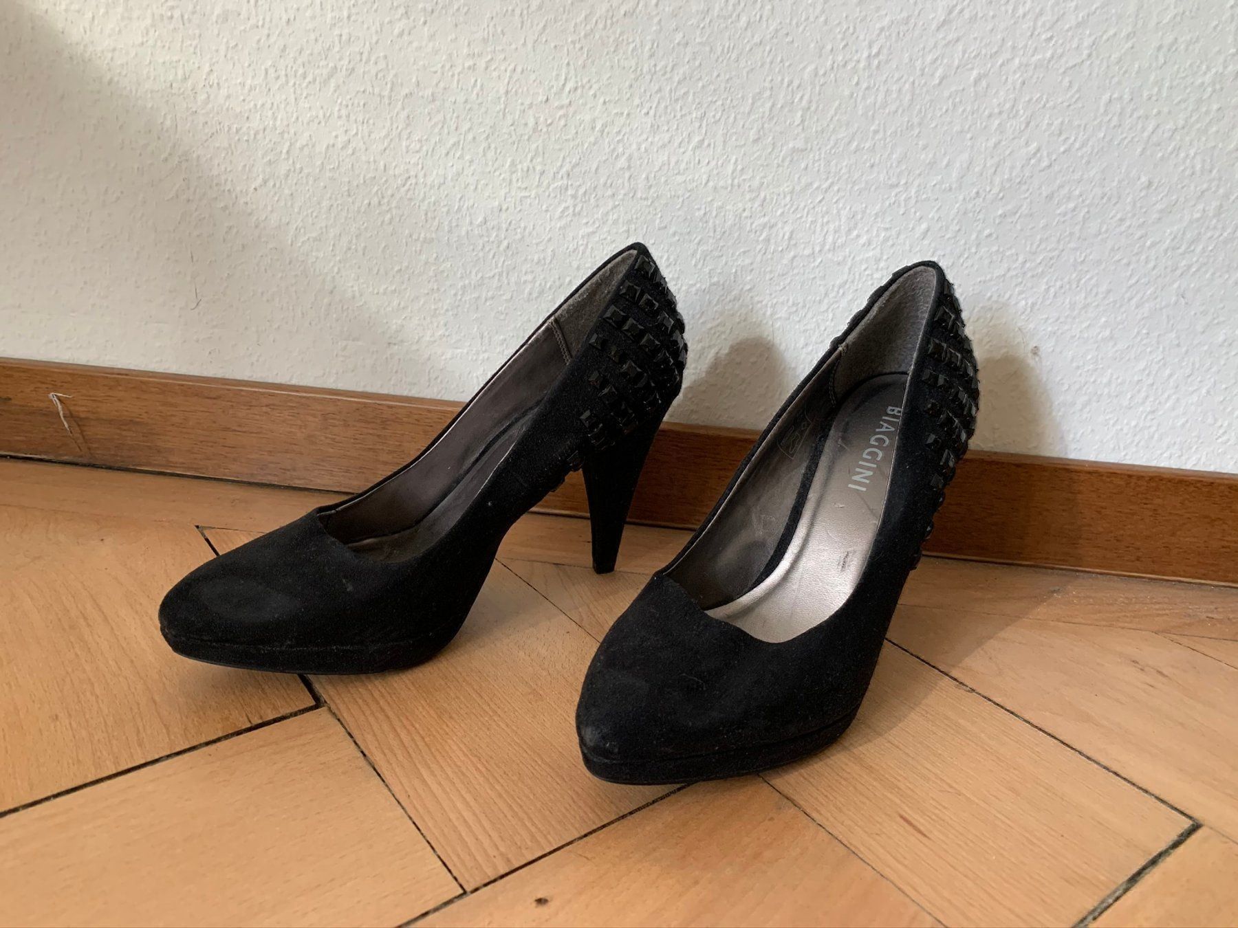 Chaussures femmes: Pumps schwarz mit Nieten - 38 – D'occasion à Zürich par Diazaio
