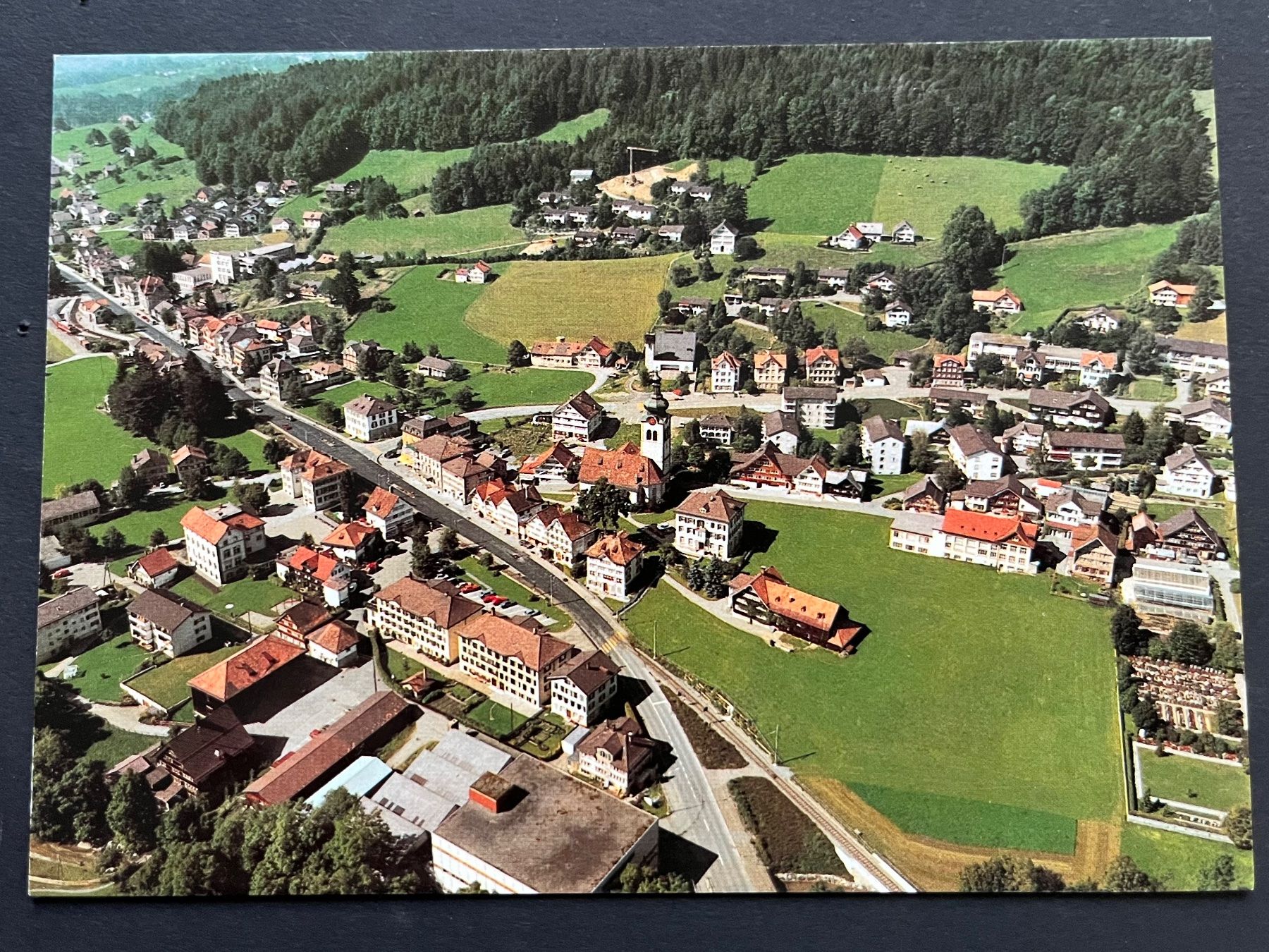 Cartoline postali: Bühler AR Dorf/  Luftbild ca. 1980 – Usato da Ostermundigen venduto da DaxKarten-75