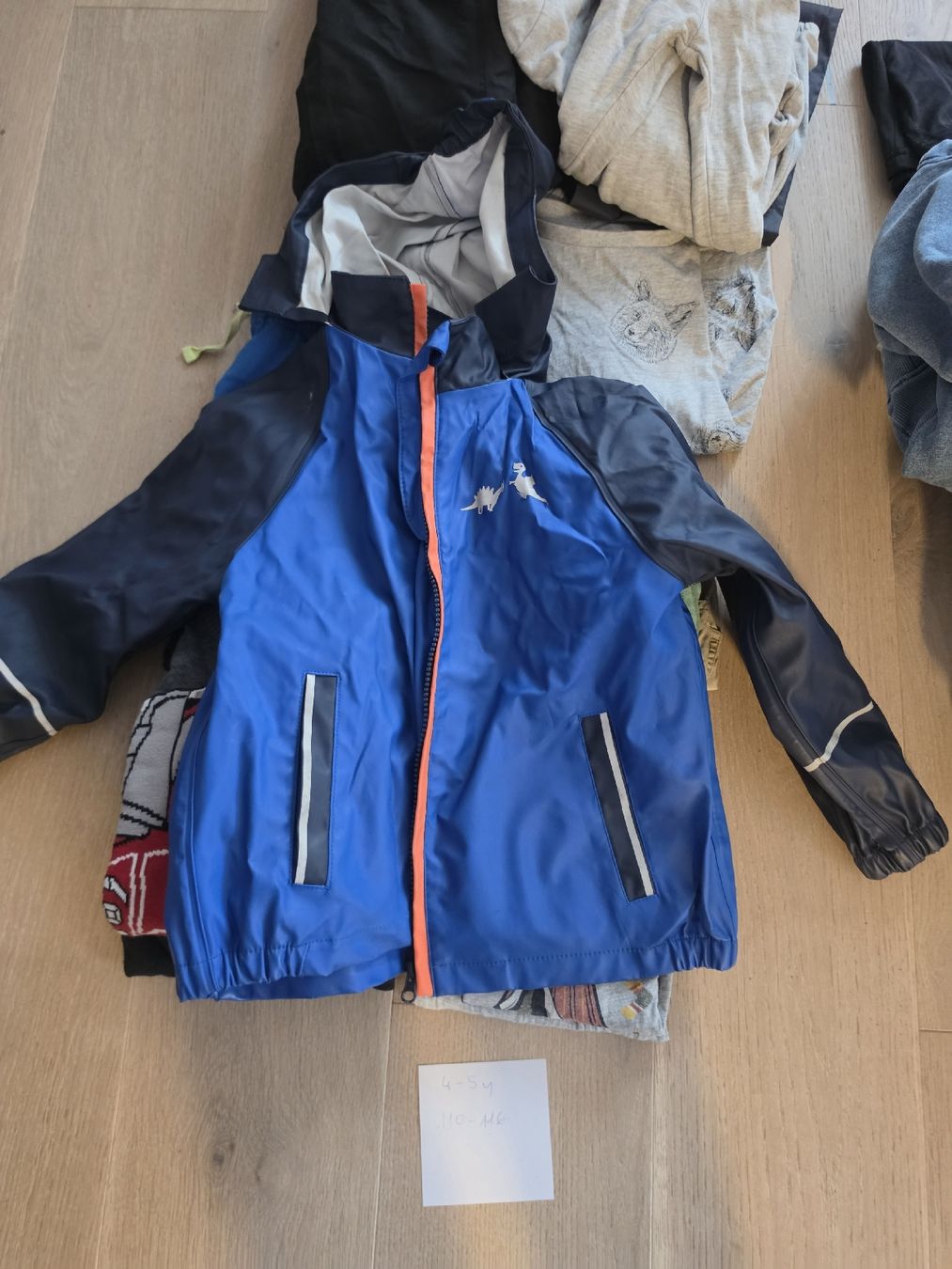 Kleiderpakete & -sets: Mega Set Boy 110/116 – Gebraucht aus Courtelary von dcubadda 4