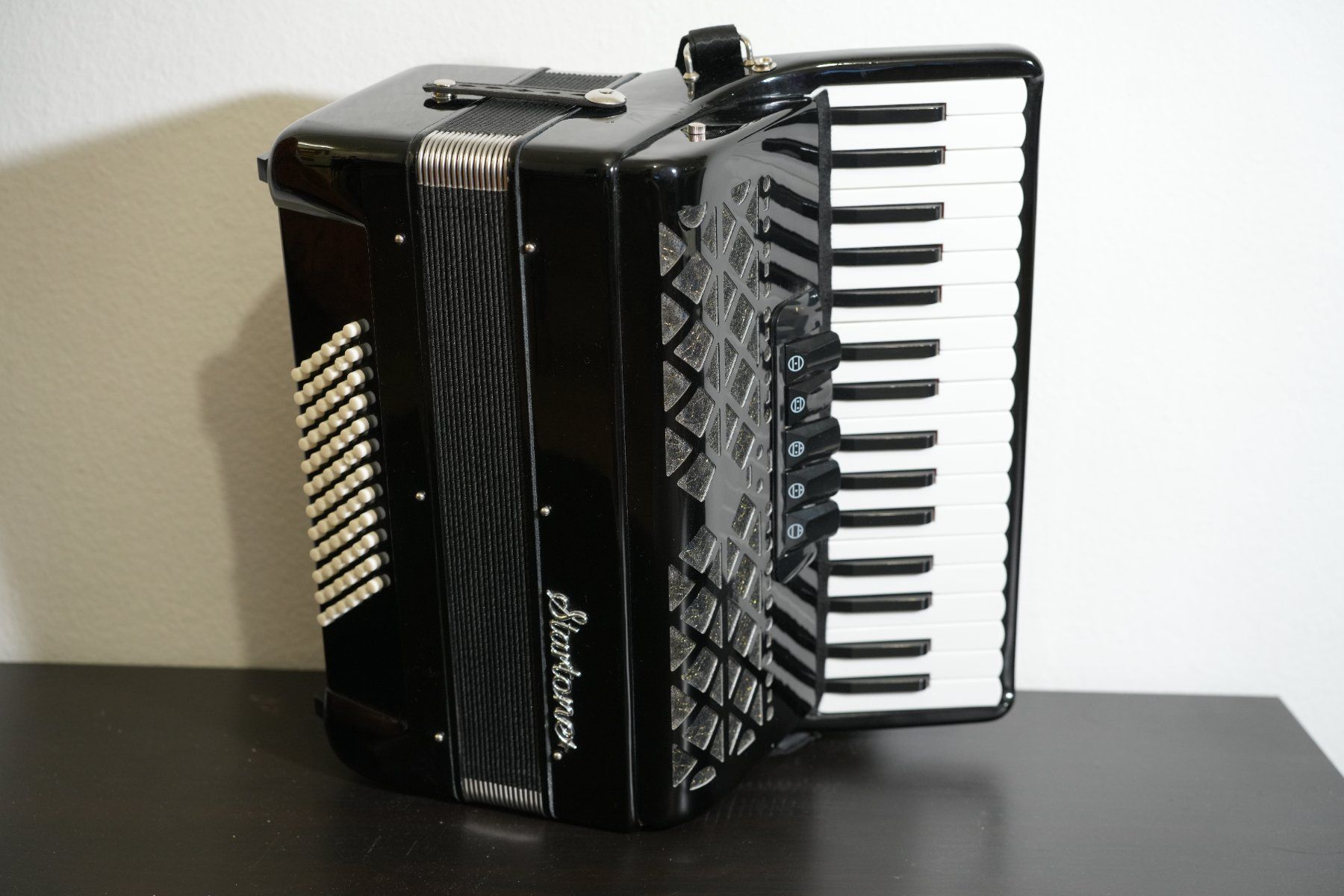 Strumenti musicali: Startone Piano Accordion 72 Black MKII – Usato da Neuchâtel venduto da yan_lq56