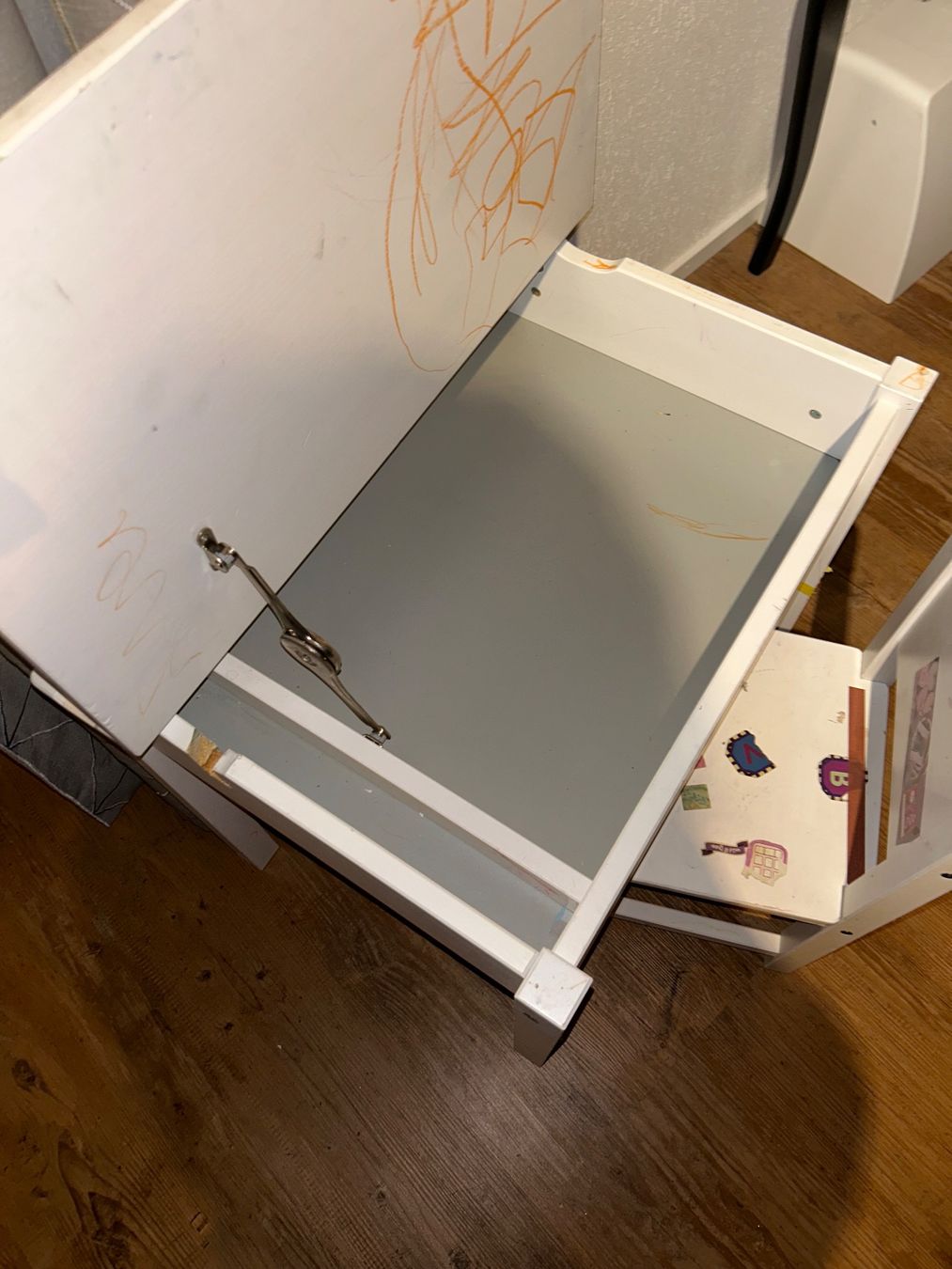 Ikea Tische: Gratis - Kindertisch mit Stuhl (IKEA) – Gebraucht aus Safenwil von 2hand_aber_wertvoll 1
