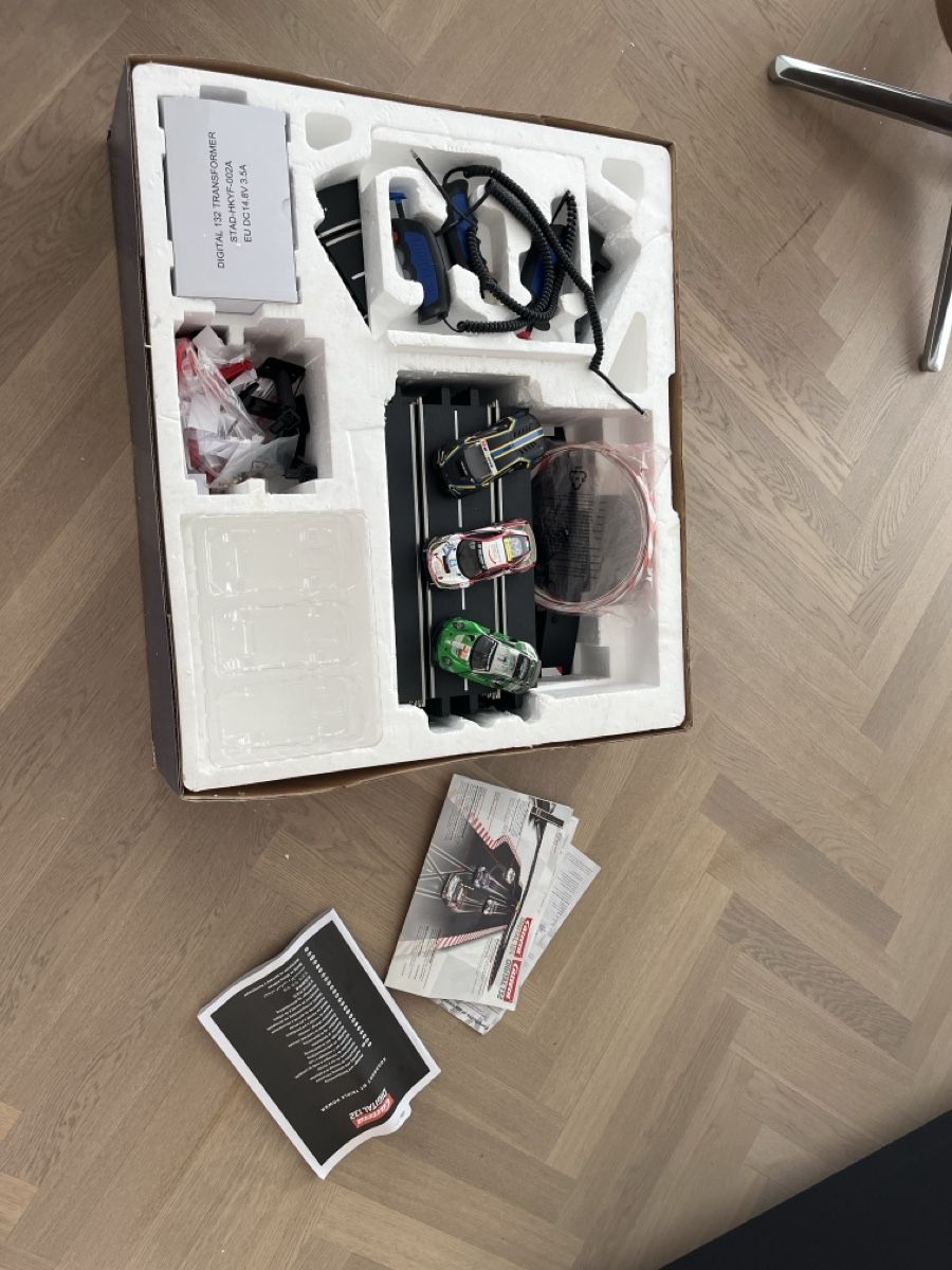 Carrera Modellini d'auto: Carrera Digital 132 - Starter Set – Usato da Unteraegeri venduto da wil_j9jx 1
