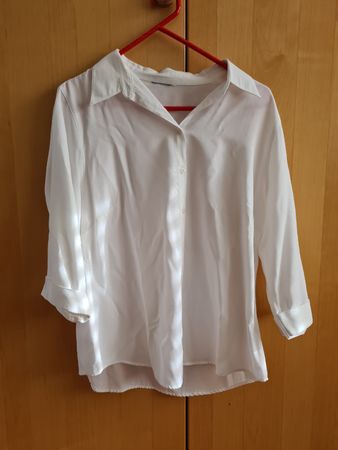 Elegante, weisse Damenbluse