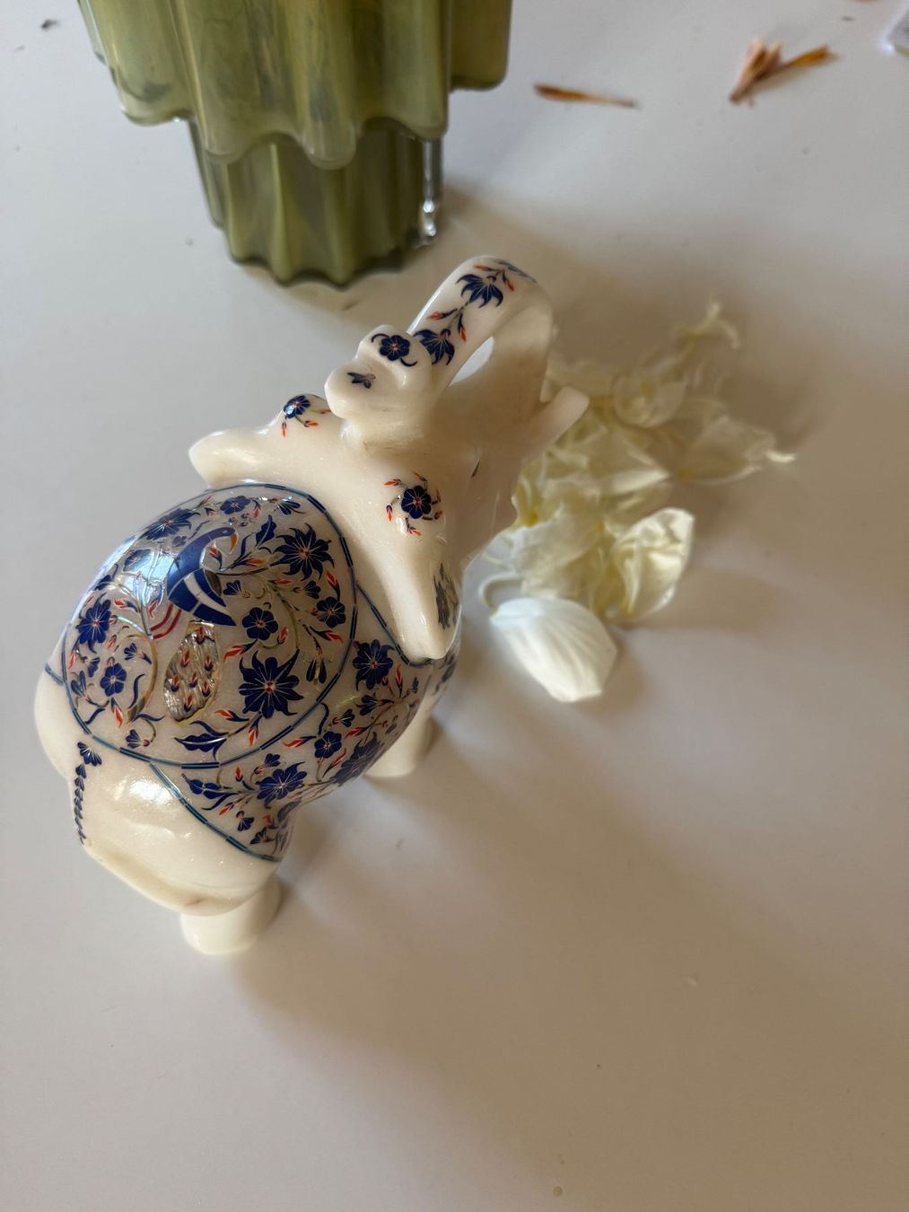 Statuette: Elefantenfigur aus Marmor mit Lapislazuli (Indien) – Usato da Zürich venduto da diesunddasvintage 5