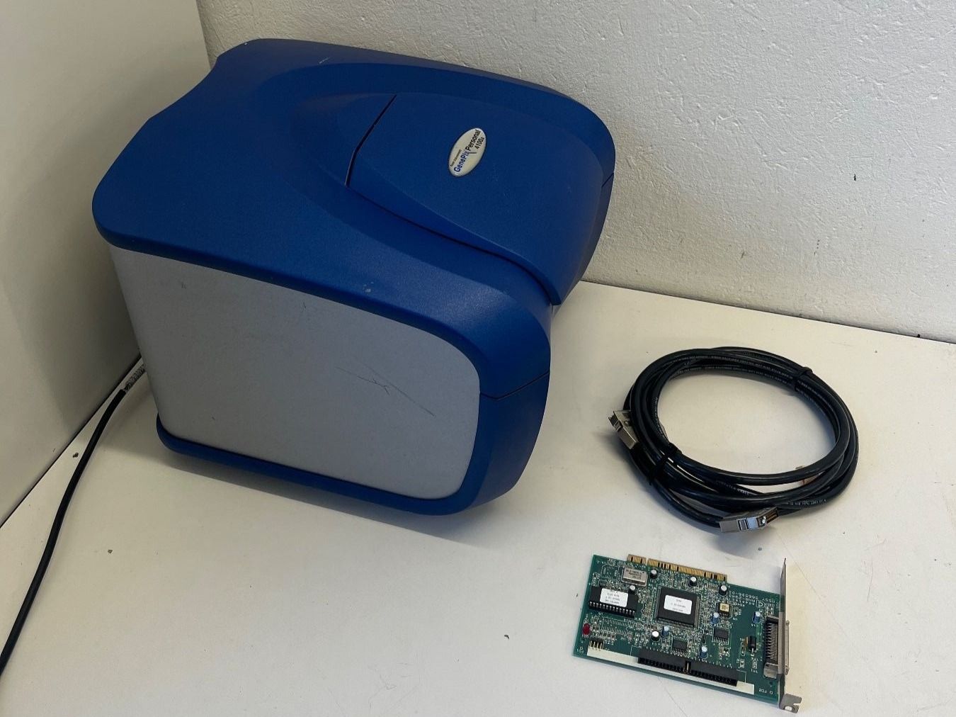 Accessori da laboratorio: Axon Labs GenePix Personal 4100A inkl. SCSI Interface Karte – Usato da Niederdorf venduto da LeptonAG_Labor 2