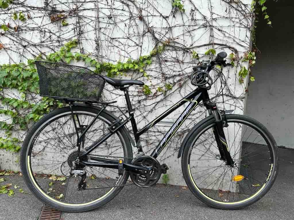 Lapierre Velos: Lapierre Bicycle Black with Basket Good Condition – Gebraucht aus Thalwil von ben_h68q