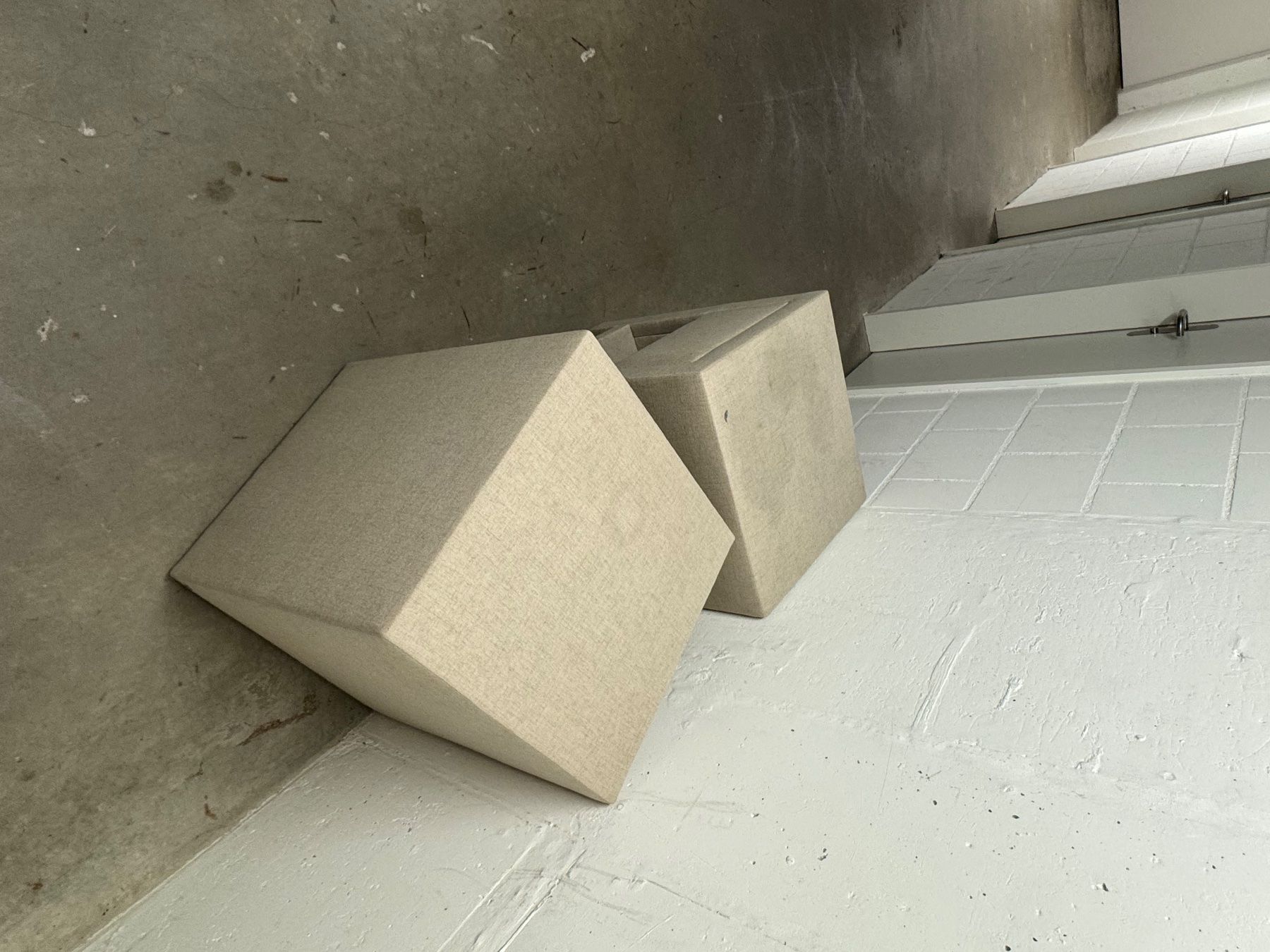 Tables de nuit: Bedside table – D'occasion à Basel par arr_j96w 3