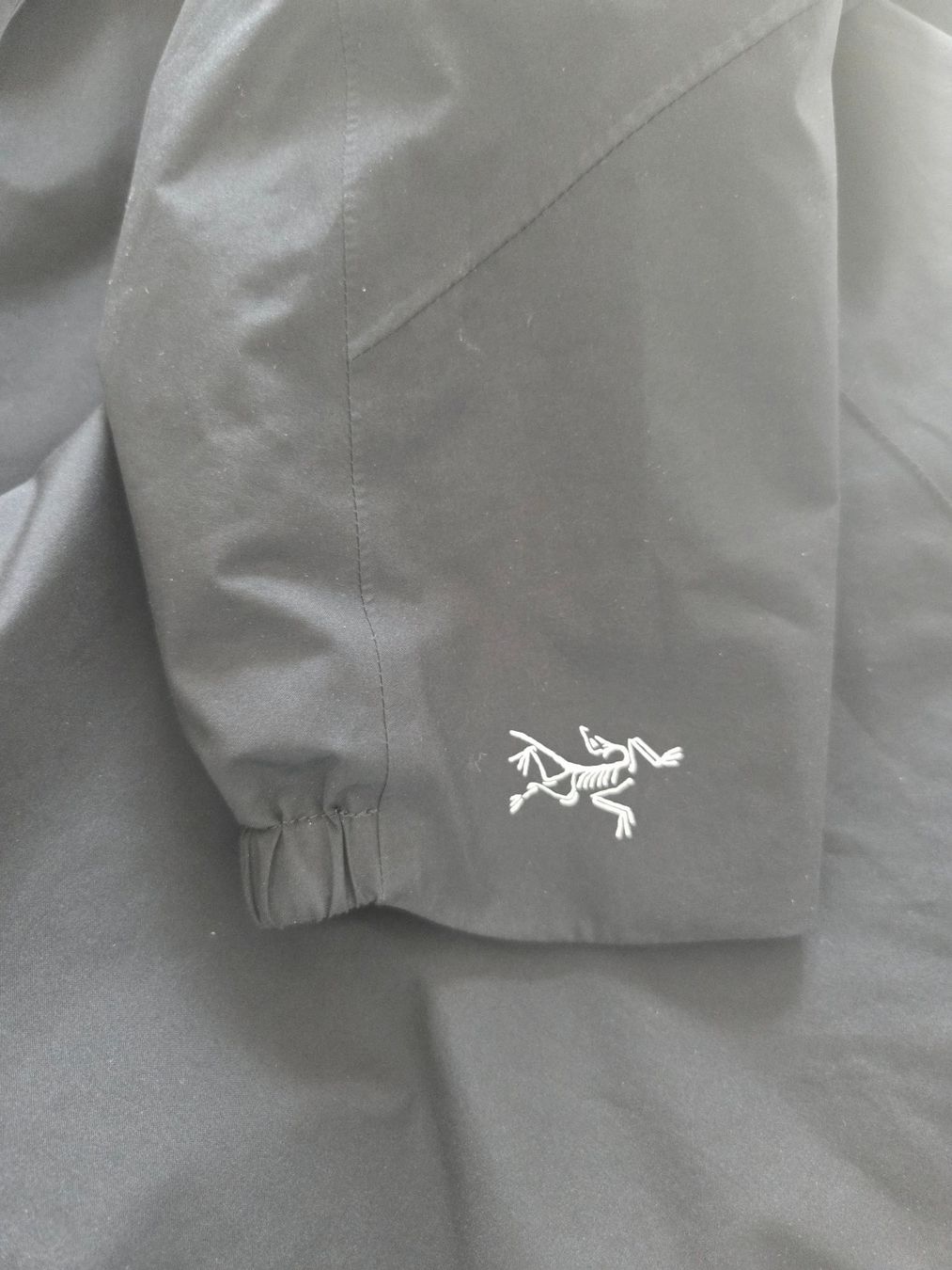 Arcteryx Mäntel: Regenmantel von Arc'teryx schwarz – Gebraucht aus Oberrieden von Smart570 6